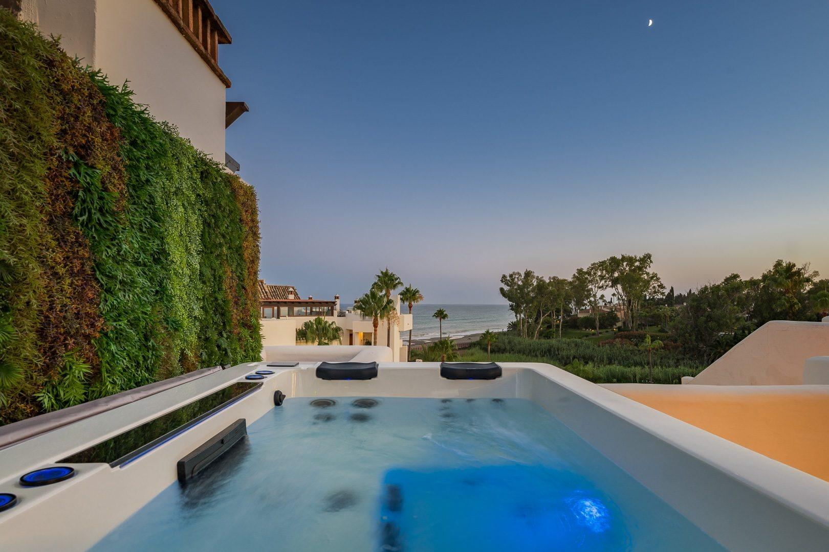 Beachfront penthouse with sea views, New Golden Mile