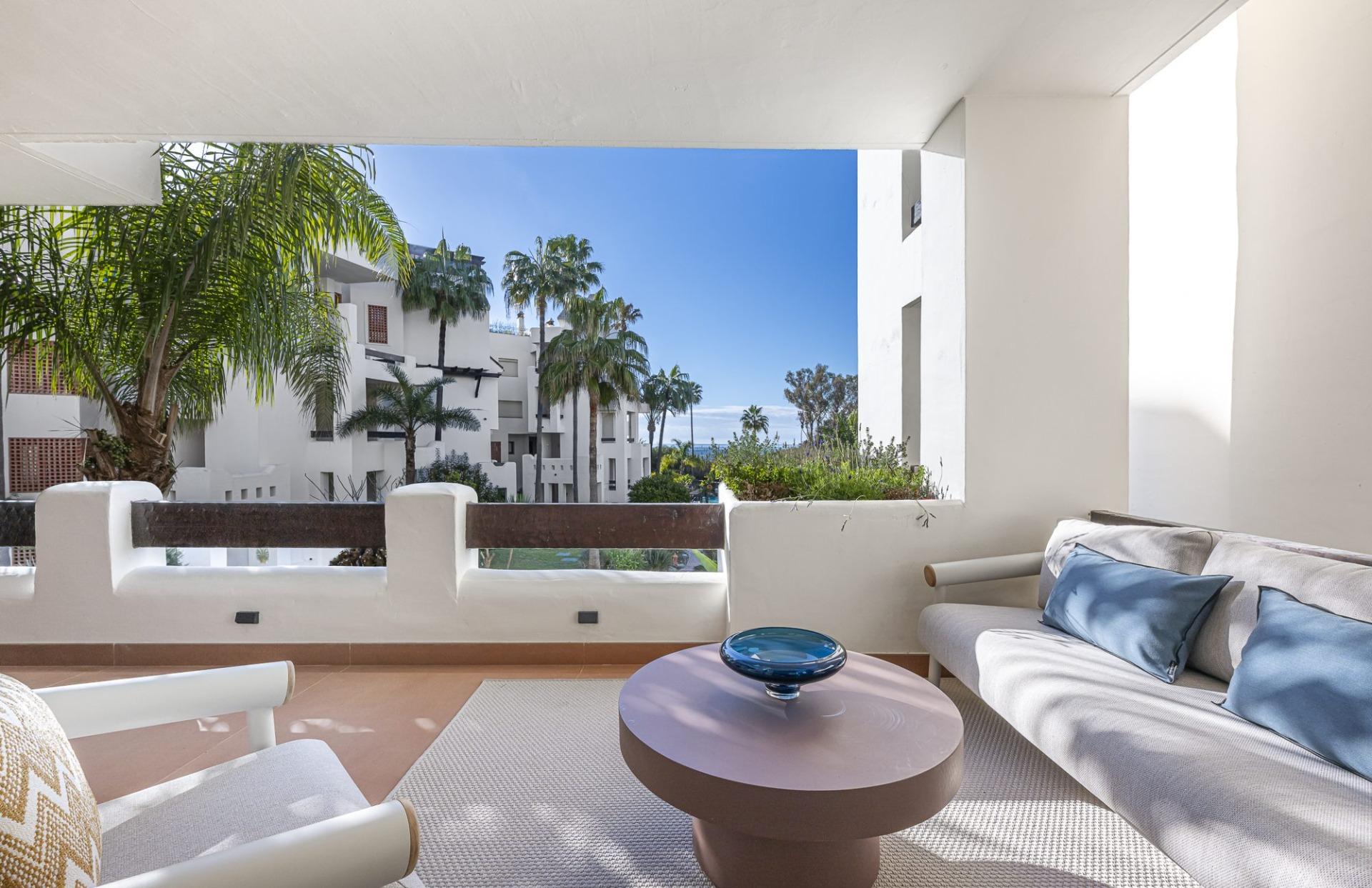 Renovated Frontline Beach Apartment with Sea Views, New Golden Mile