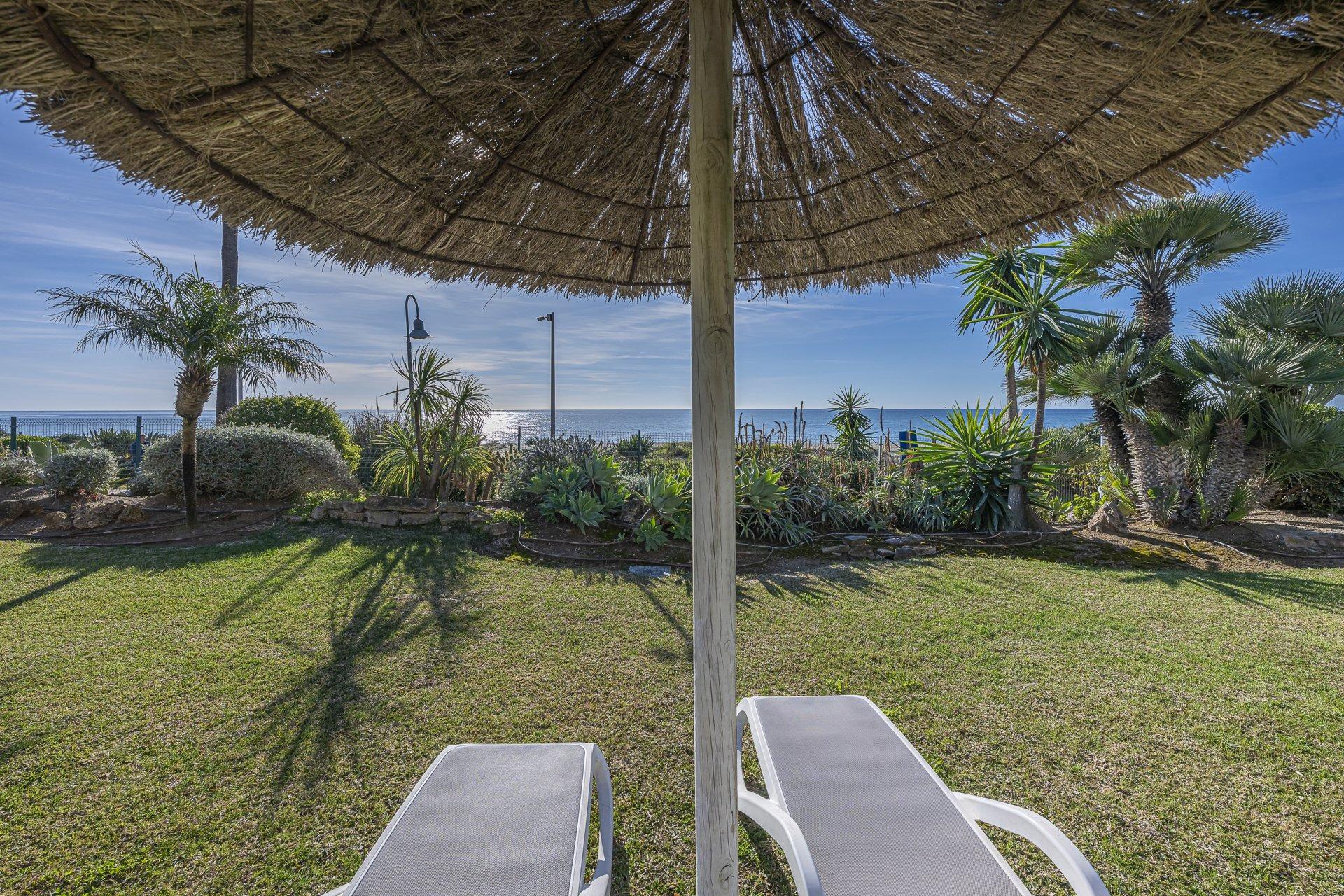 Renovated Three Bedroom Beachside Apartment, New Golden Mile, photograph 17