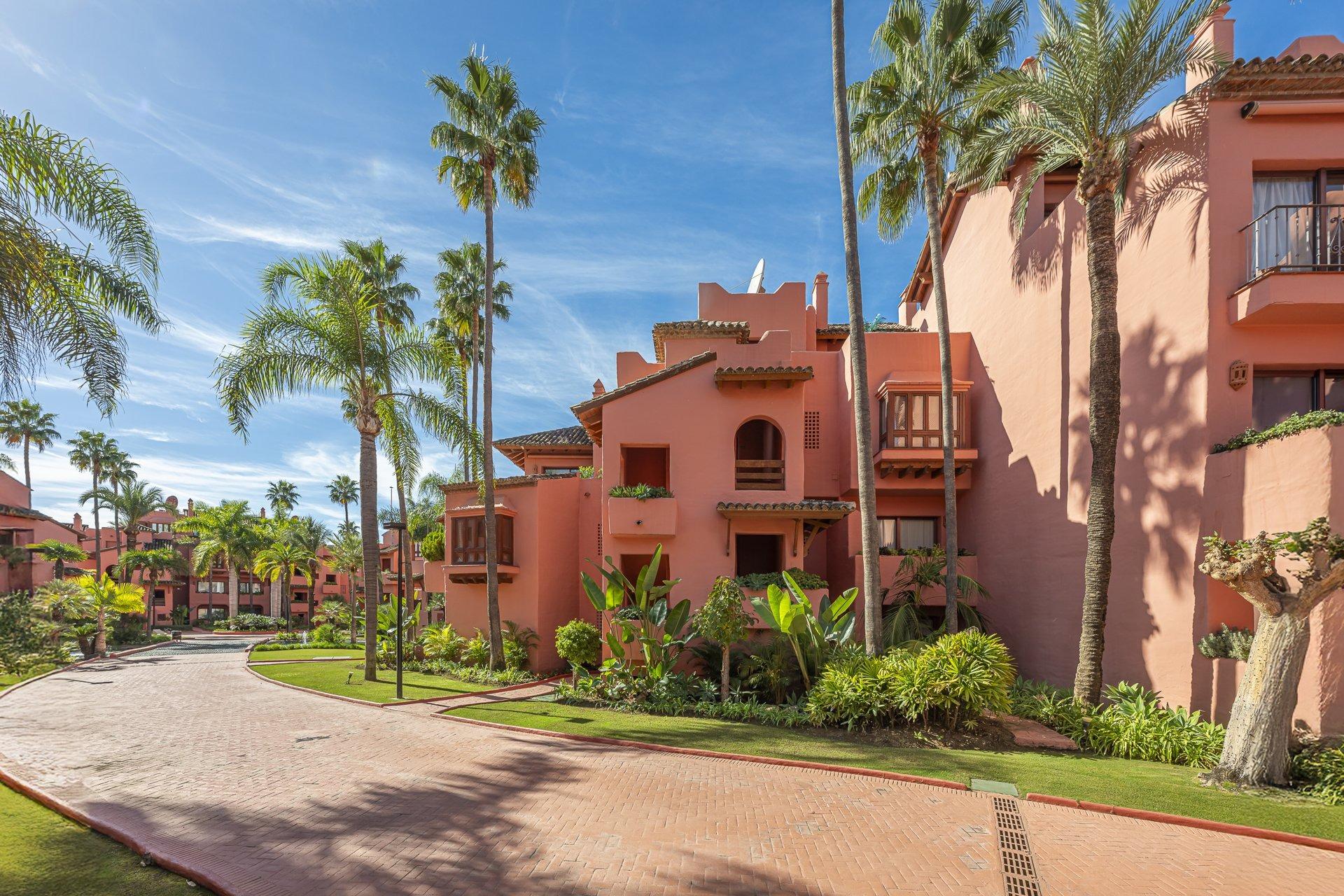 Renovated Beachfront Ground Floor Apartment, New Golden Mile, photograph 11