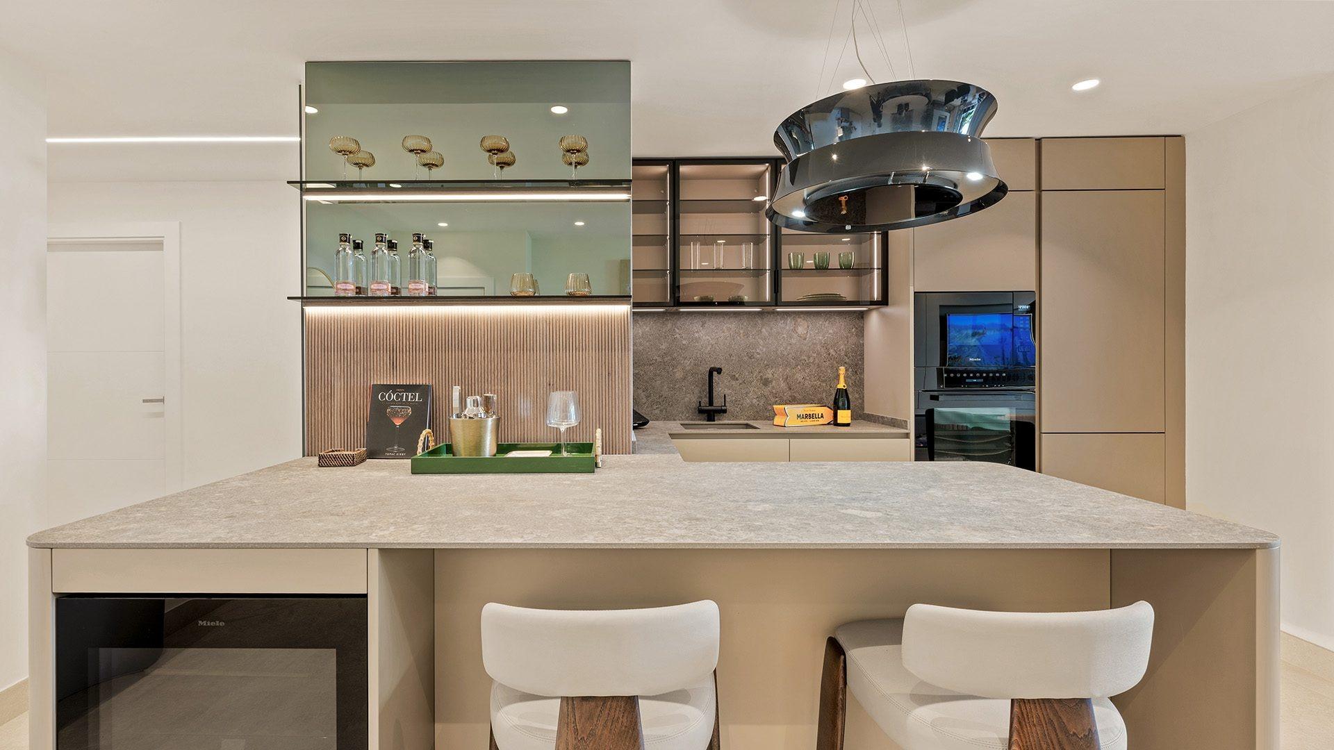 Renovated Frontline Beach Ground Floor Apartment, New Golden Mile, photograph 11