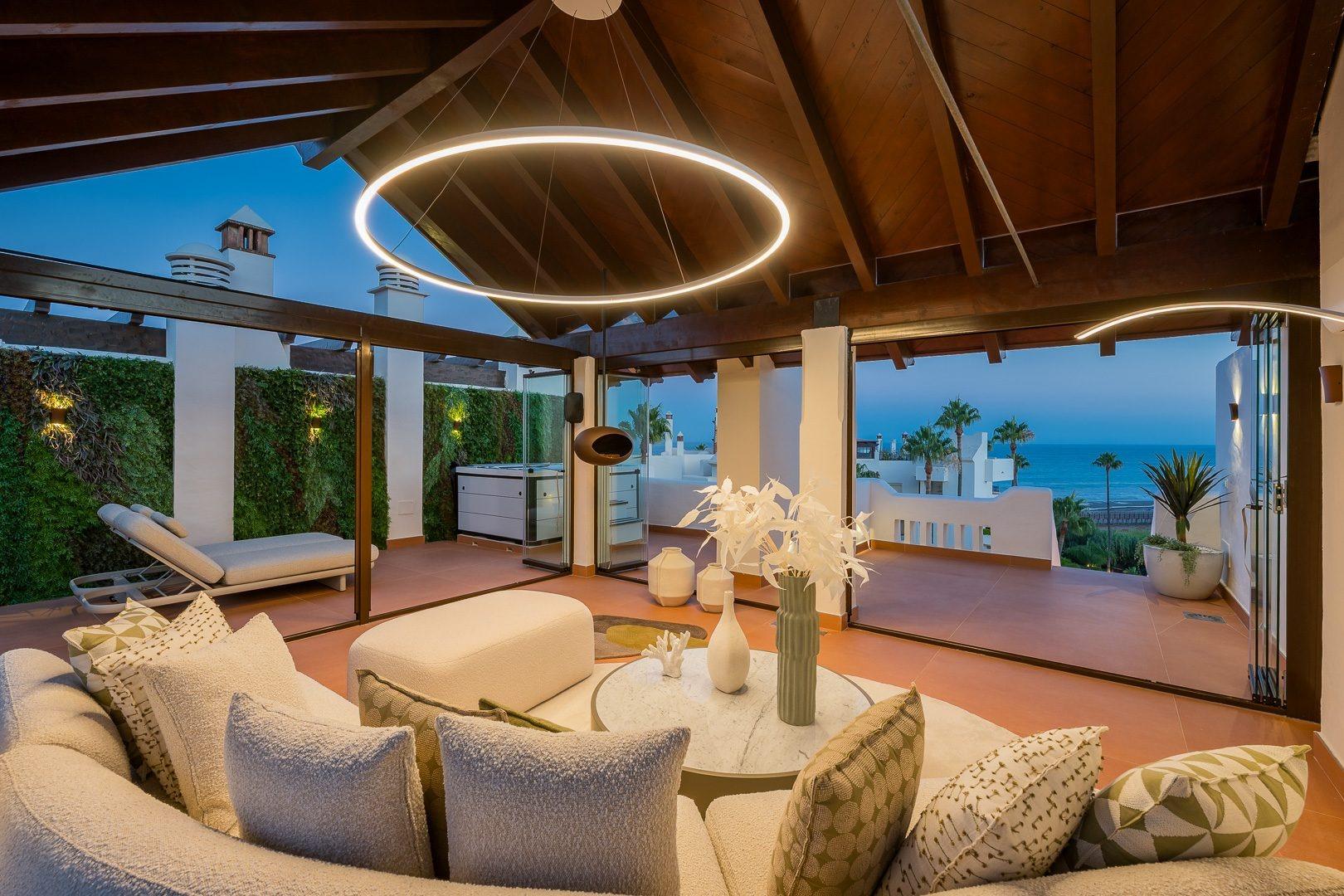 Frontline Beach Penthouse with Rooftop Terrace, Jacuzzi and Sea Views, New Golden Mile, photograph 5