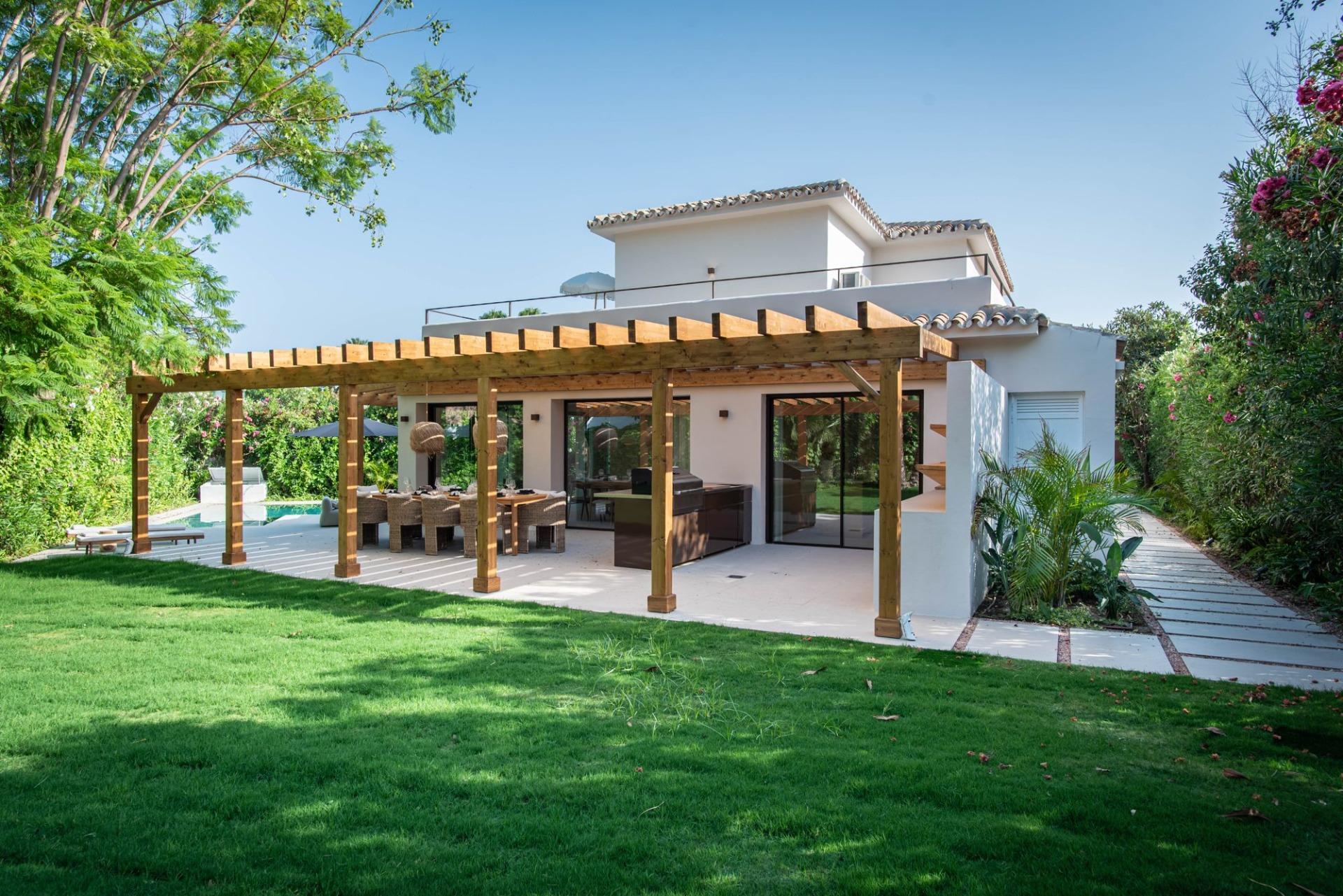 Refurbished Four Bedroom Villa with Infinity Pool, Guadalmina, Marbella, photograph 3