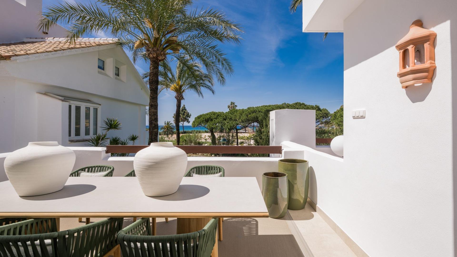 Renovated Beachside Apartment with Sea and Golf Views, Marbella East, photograph 4