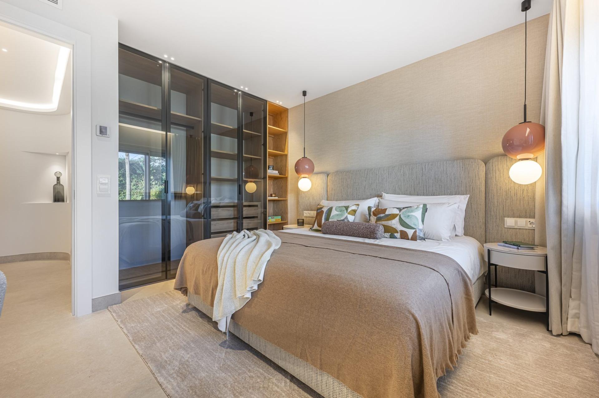 Renovated Frontline Beach Apartment with Sea Views, New Golden Mile, photograph 15