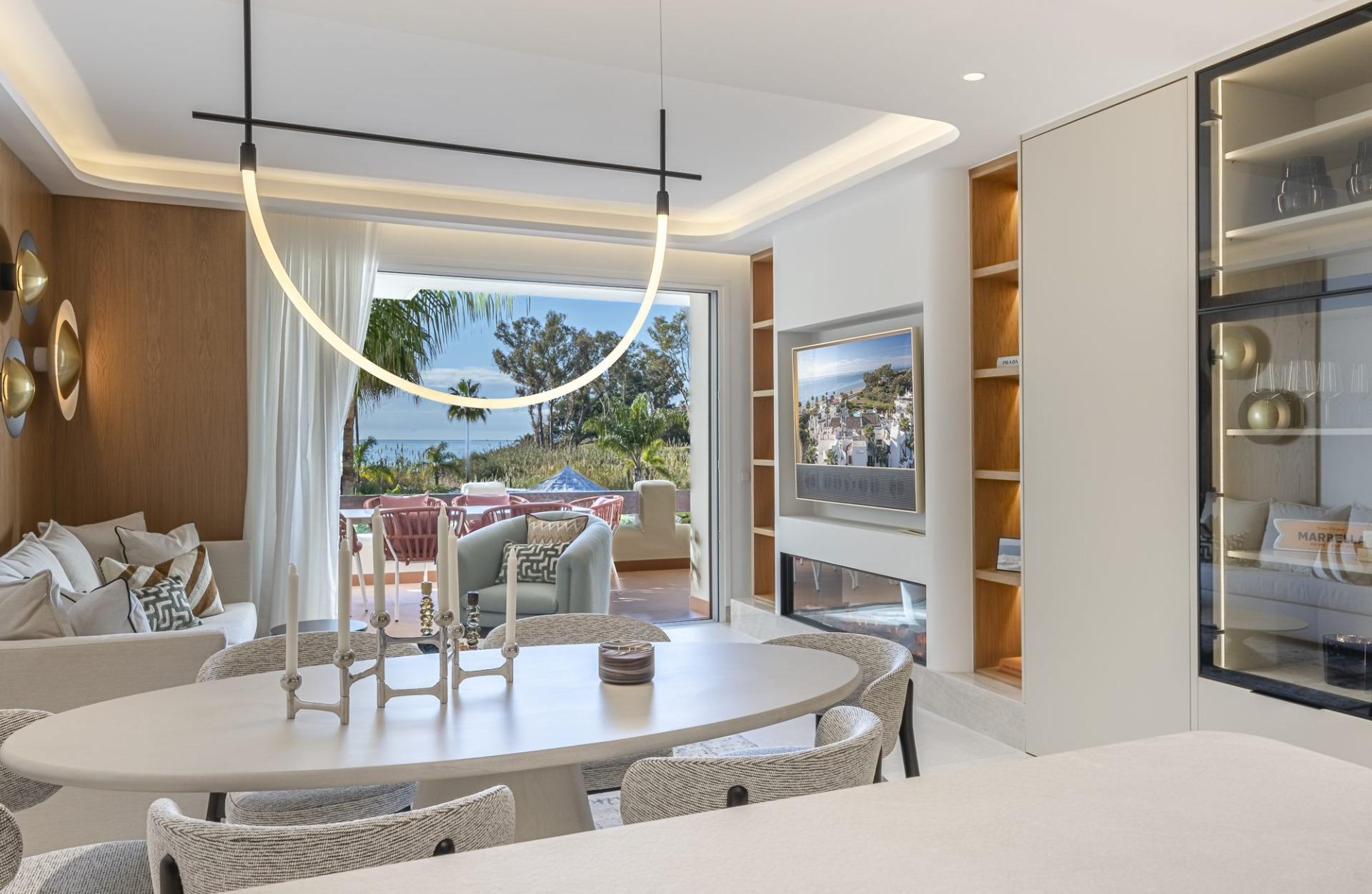 Renovated Frontline Beach Apartment with Sea Views, New Golden Mile, photograph 9