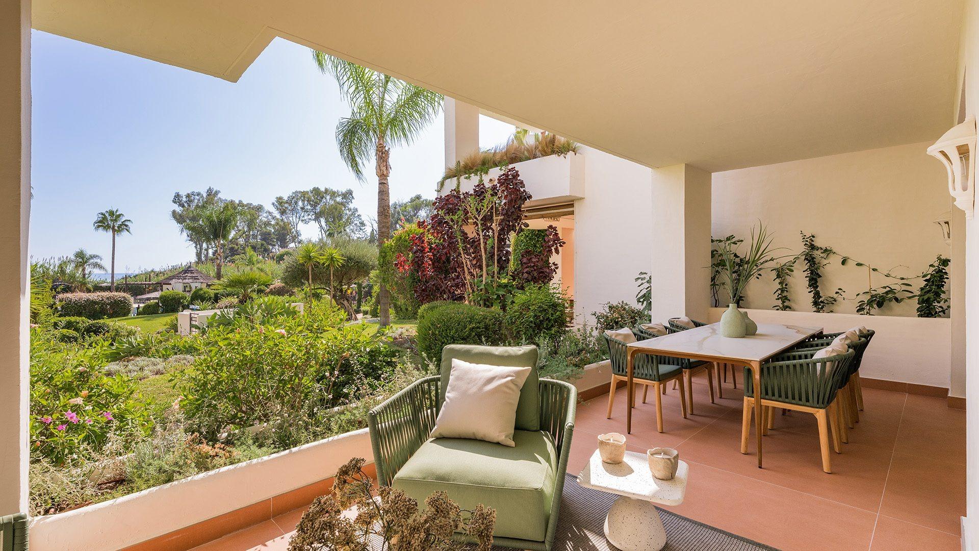 Renovated Frontline Beach Ground Floor Apartment, New Golden Mile, photograph 2
