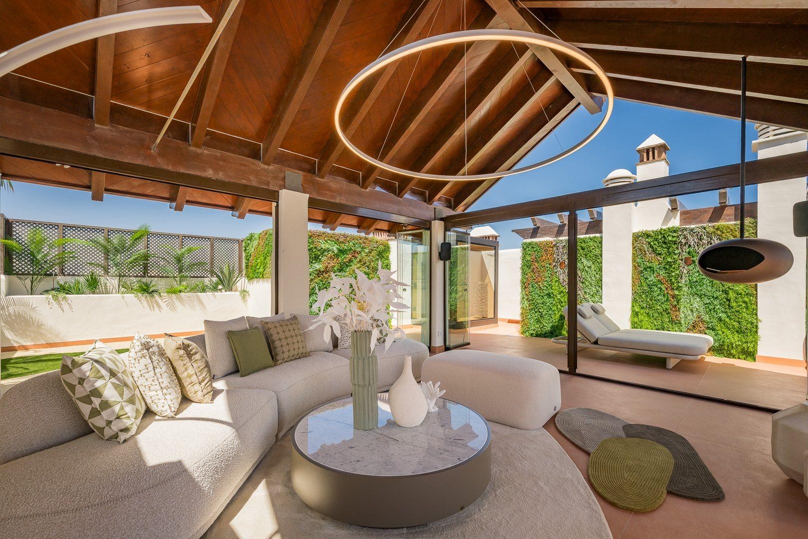 Frontline Beach Penthouse with Rooftop Terrace, Jacuzzi and Sea Views, New Golden Mile, photograph 6