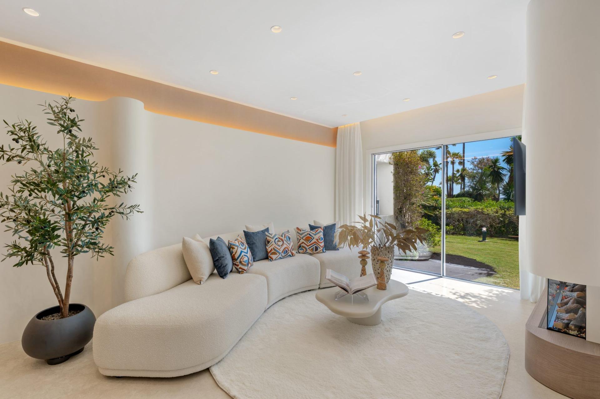 Renovated Beachside Ground Floor Apartment with Garden, New Golden Mile, photograph 5