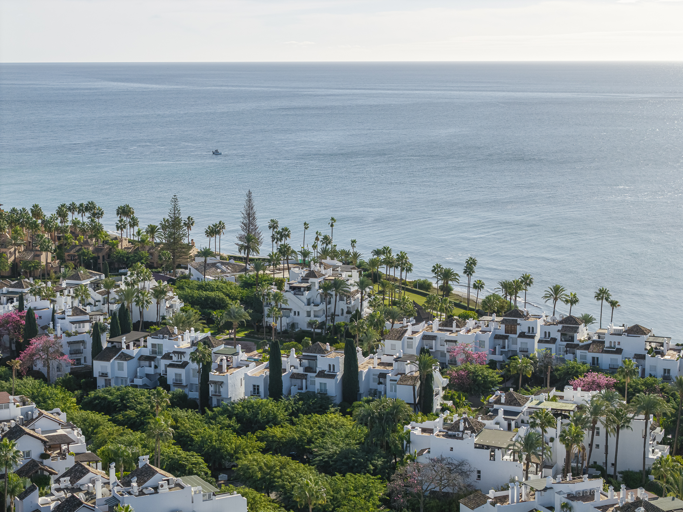 Alcazaba Beach Ground Floor Apartment, Estepona, Málaga
